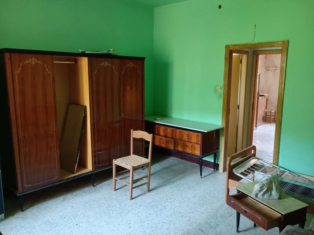 Casa indipendente con terreno e garage (c.da Cerri, 46)