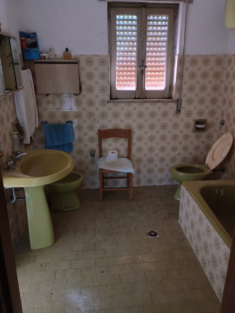 Casa indipendente con terreno e garage (c.da Cerri, 46)