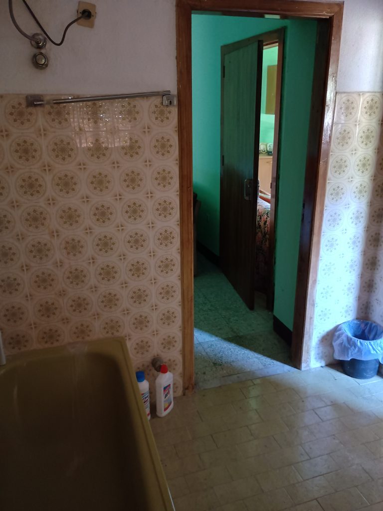 Casa indipendente con terreno e garage (c.da Cerri, 46)