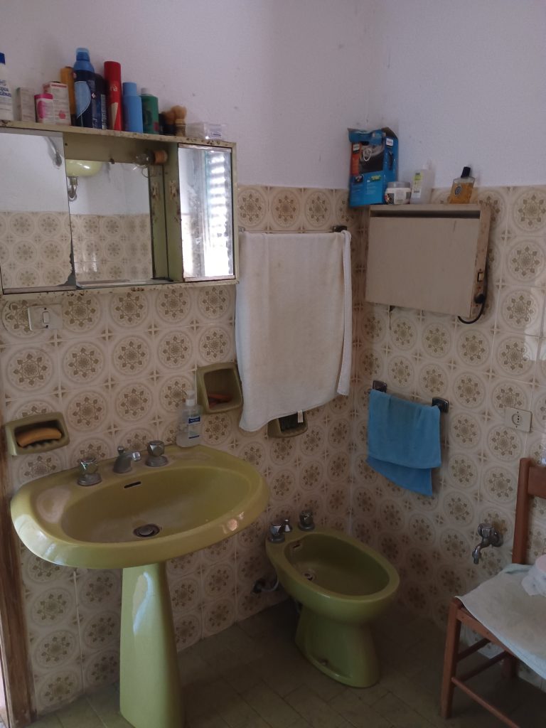 Casa indipendente con terreno e garage (c.da Cerri, 46)