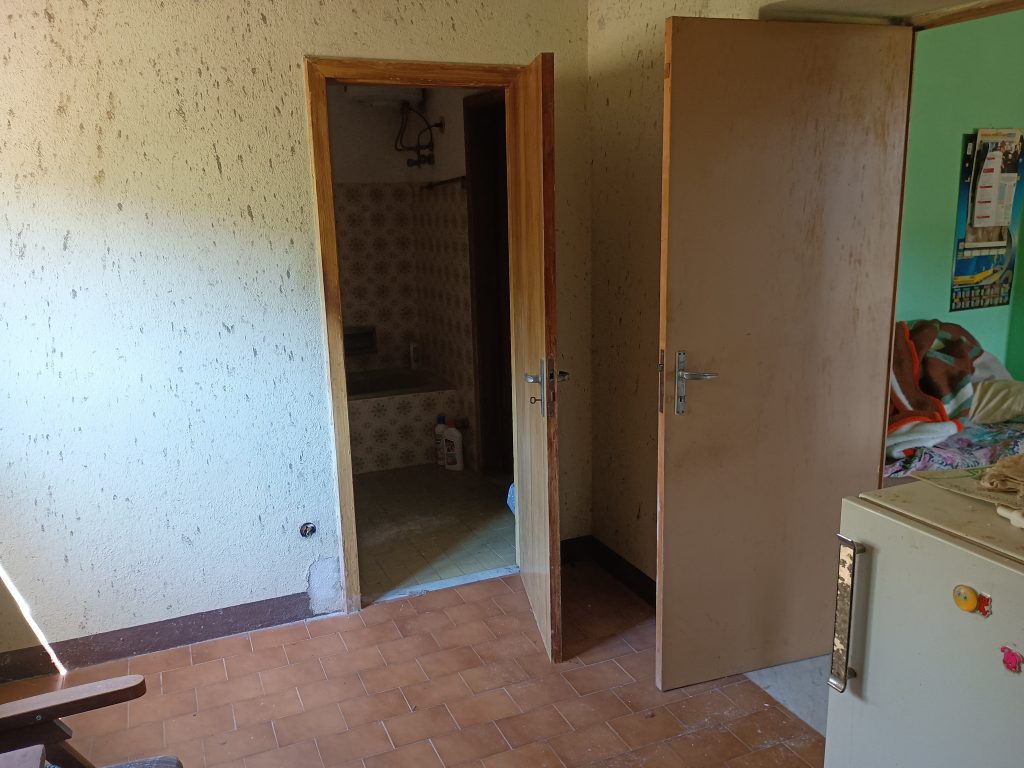 Casa indipendente con terreno e garage (c.da Cerri, 46)