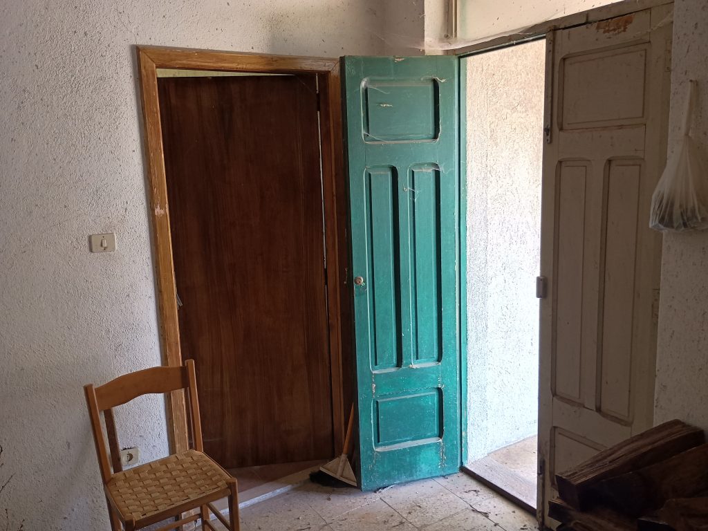 Casa indipendente con terreno e garage (c.da Cerri, 46)