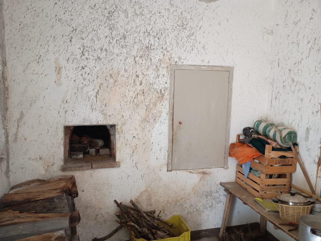 Casa indipendente con terreno e garage (c.da Cerri, 46)