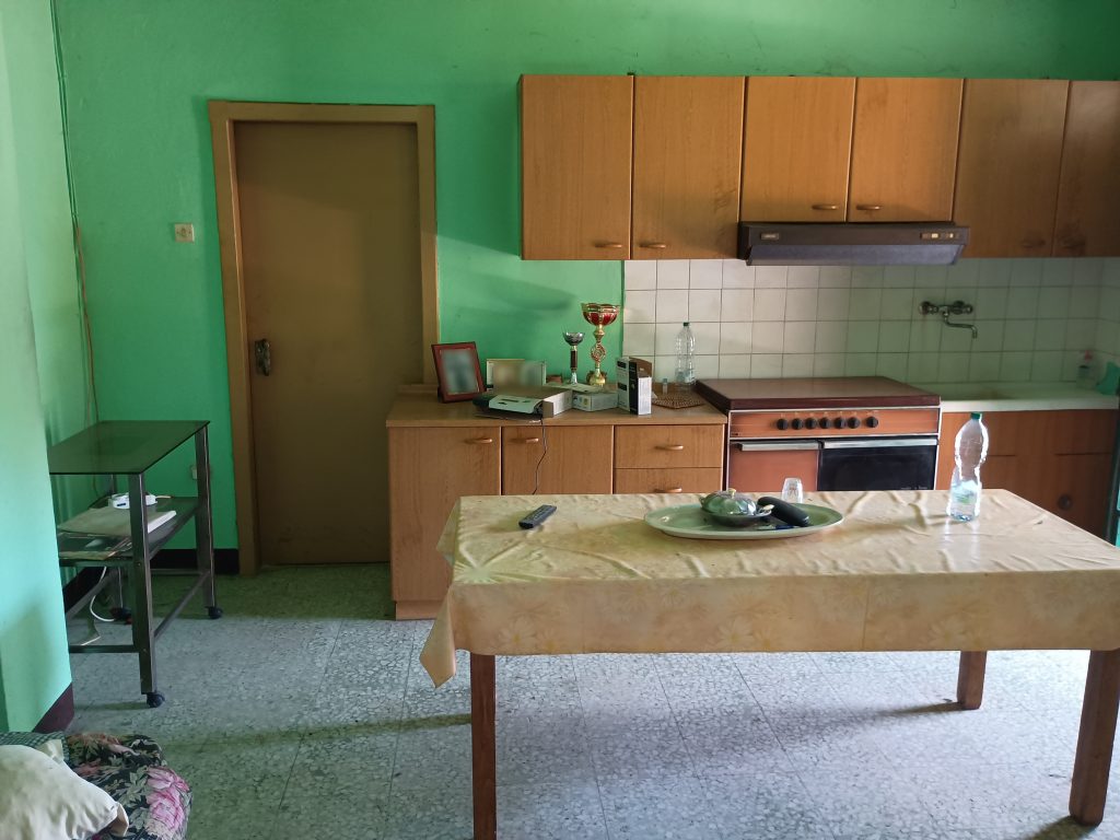 Casa indipendente con terreno e garage (c.da Cerri, 46)