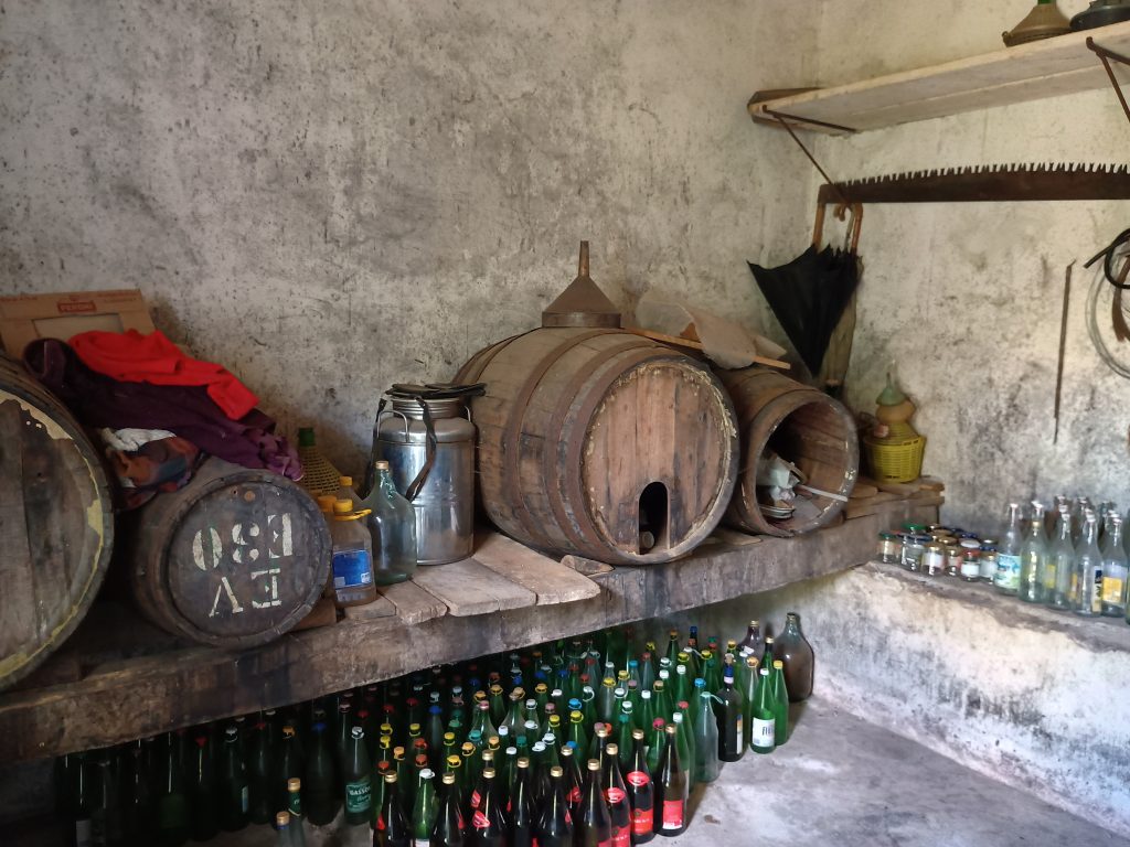 Casa indipendente con terreno e garage (c.da Cerri, 46)