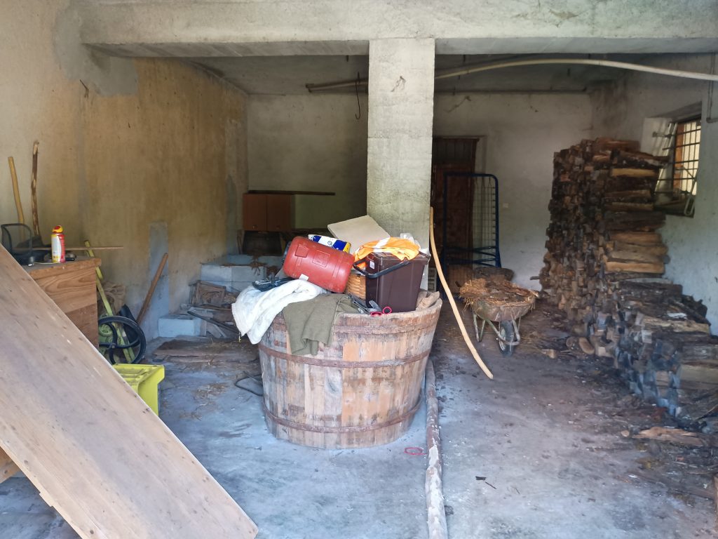 Casa indipendente con terreno e garage (c.da Cerri, 46)