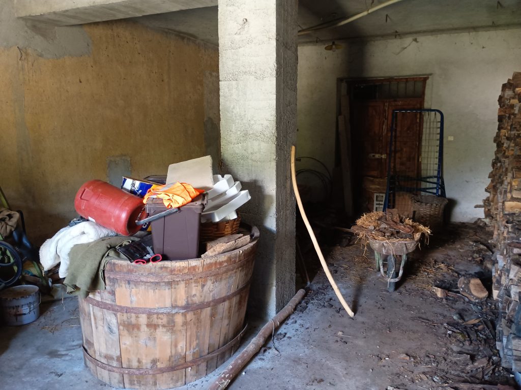Casa indipendente con terreno e garage (c.da Cerri, 46)