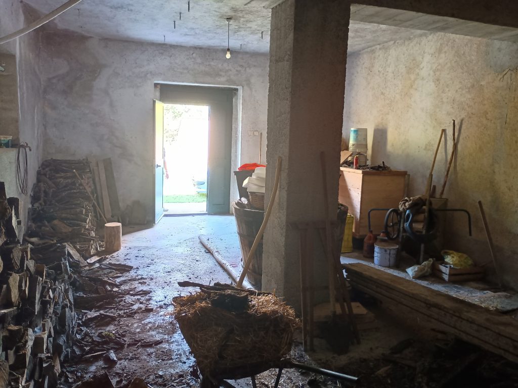 Casa indipendente con terreno e garage (c.da Cerri, 46)