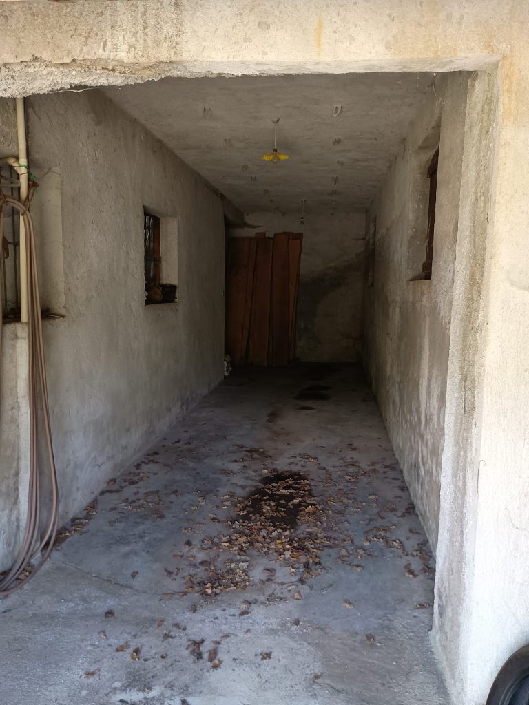 Casa indipendente con terreno e garage (c.da Cerri, 46)