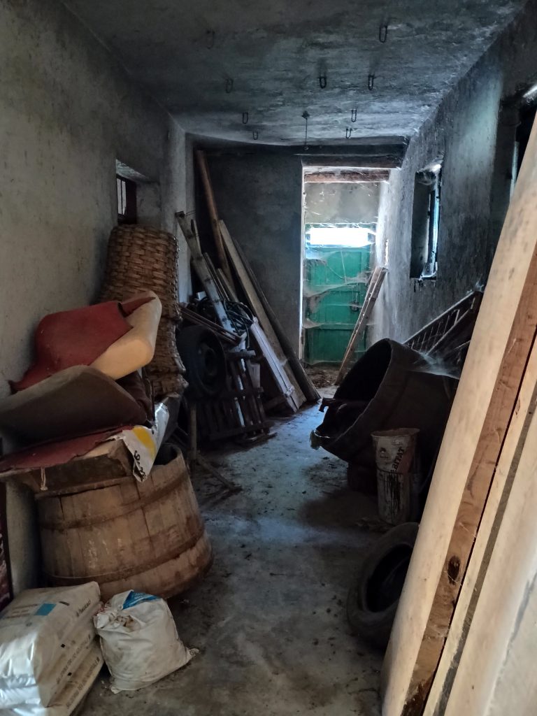 Casa indipendente con terreno e garage (c.da Cerri, 46)
