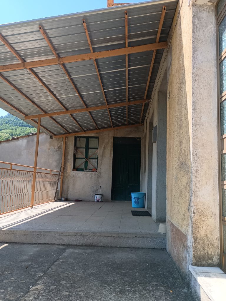 Casa indipendente con terreno e garage (c.da Cerri, 46)