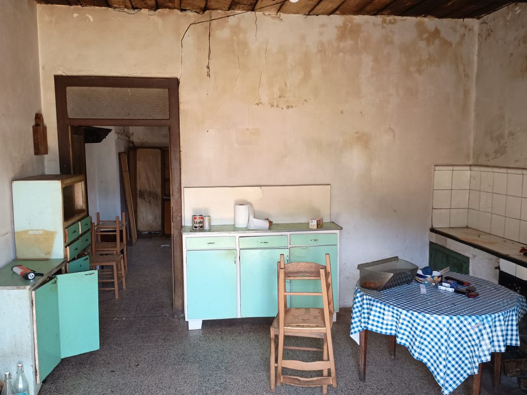 Casa indipendente con terreno e garage (c.da Cerri, 46)