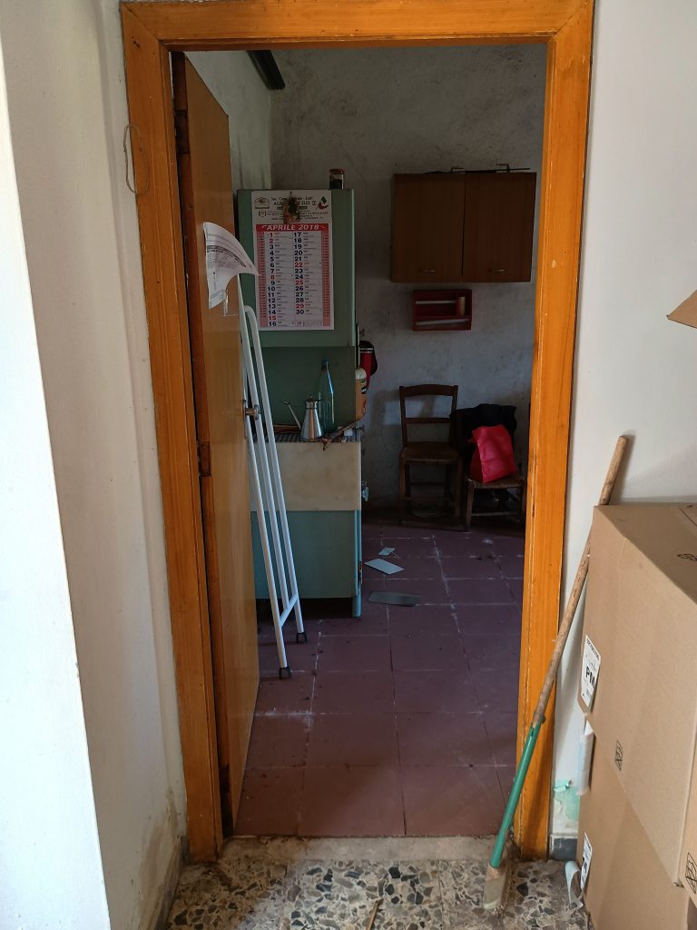 Casa indipendente con garage e terreno (c.da Lucarelli, 53)