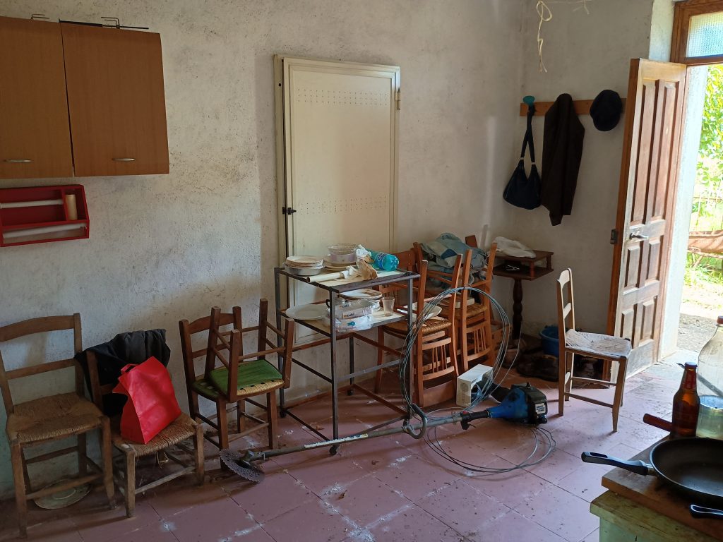 Casa indipendente con garage e terreno (c.da Lucarelli, 53)