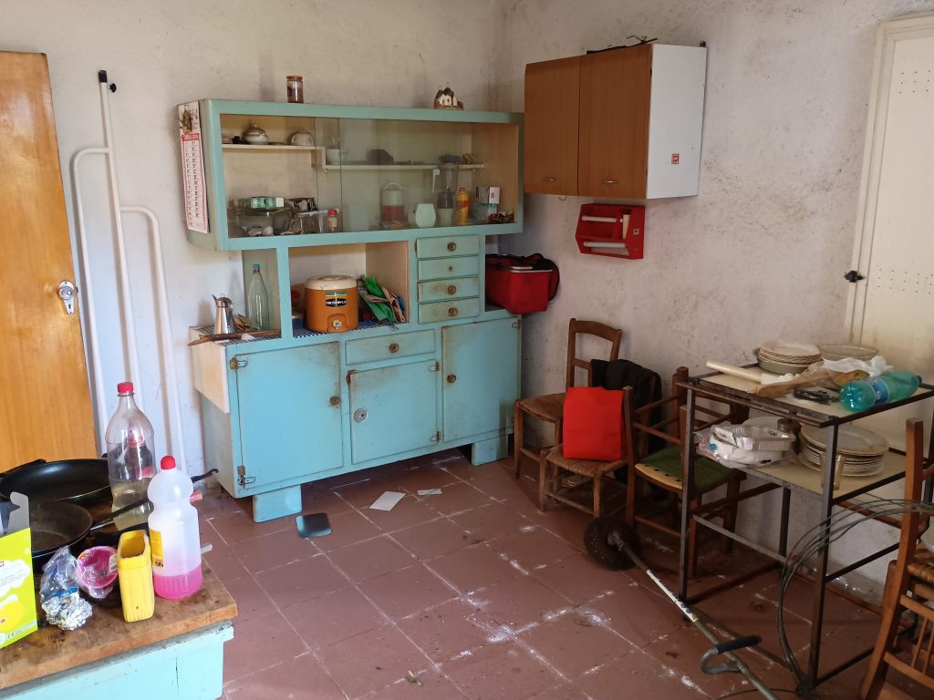 Casa indipendente con garage e terreno (c.da Lucarelli, 53)