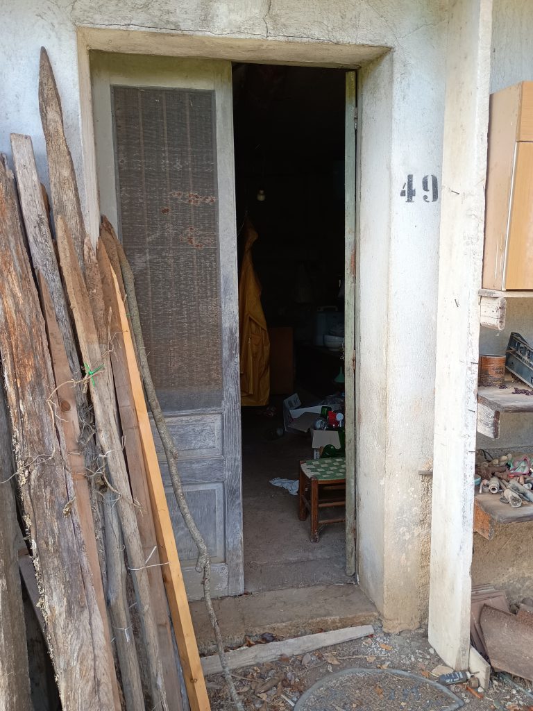 Casa indipendente con garage e terreno (c.da Lucarelli, 53)