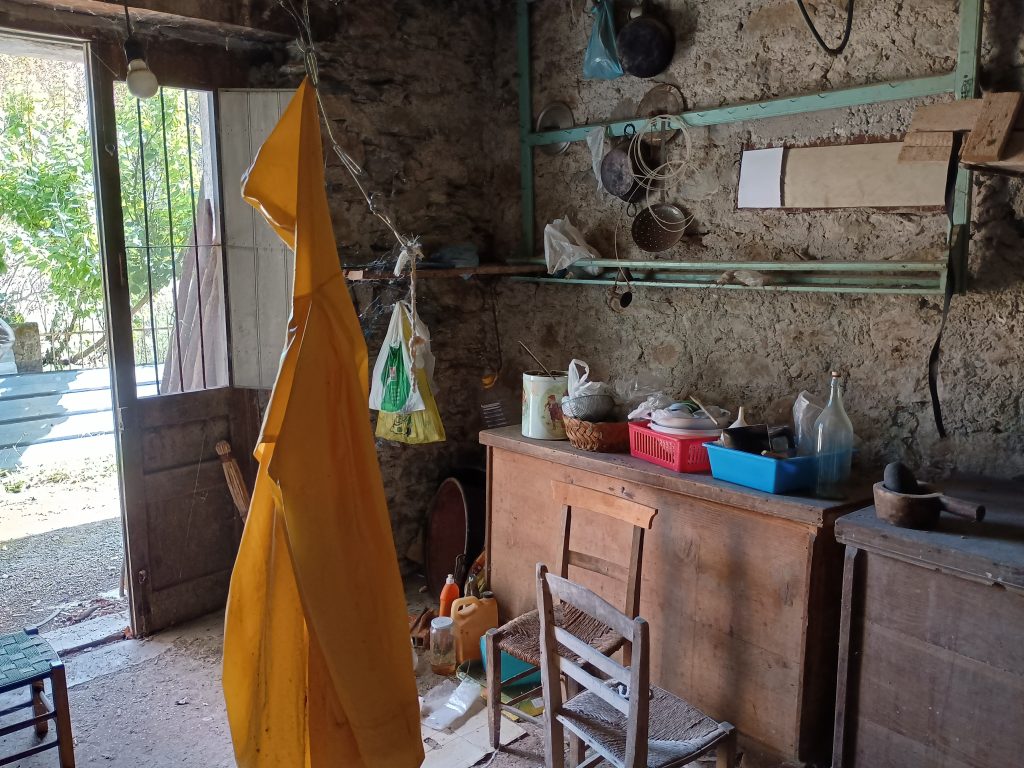 Casa indipendente con garage e terreno (c.da Lucarelli, 53)