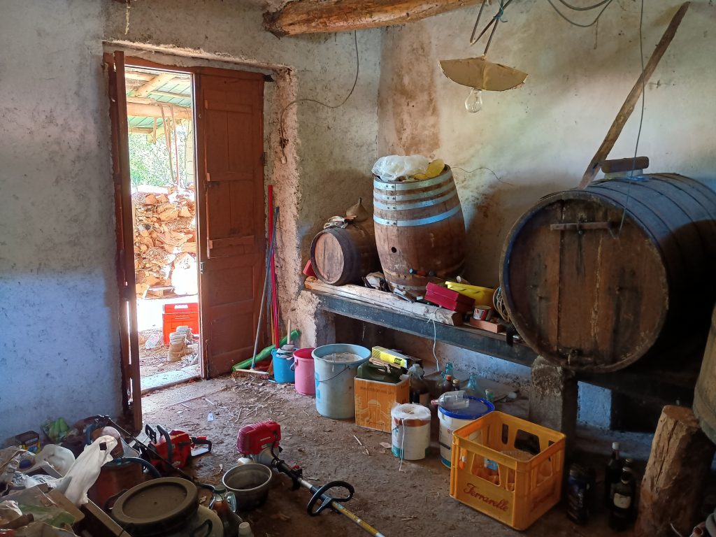 Casa indipendente con garage e terreno (c.da Lucarelli, 53)