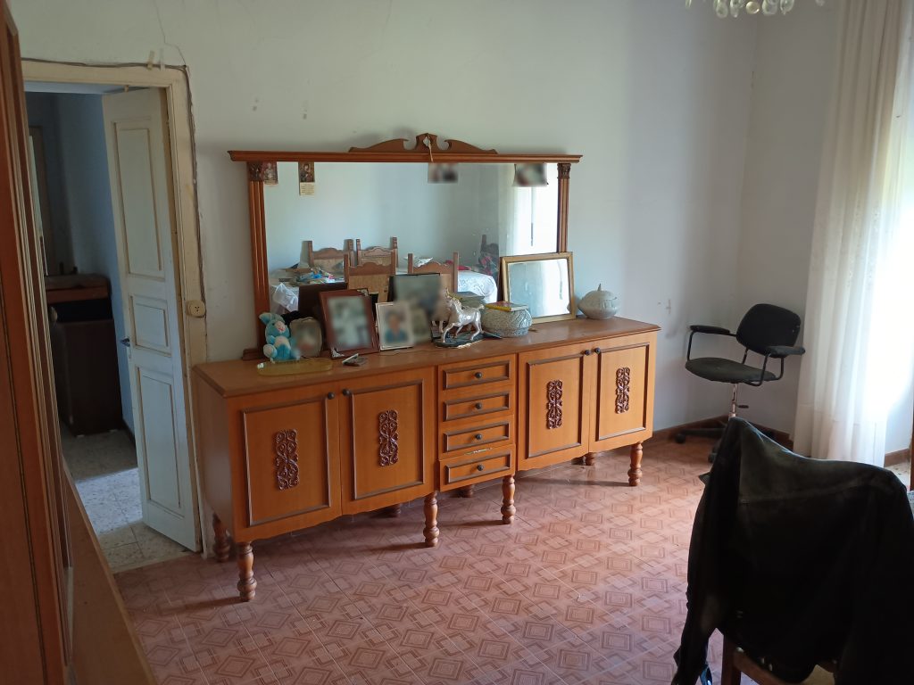 Casa indipendente con garage e terreno (c.da Lucarelli, 53)