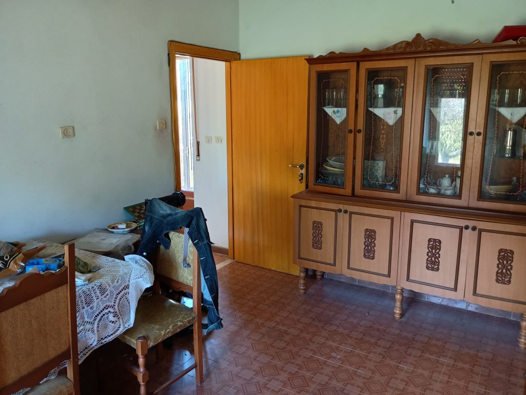 Casa indipendente con garage e terreno (c.da Lucarelli, 53)