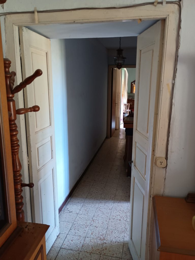 Casa indipendente con garage e terreno (c.da Lucarelli, 53)