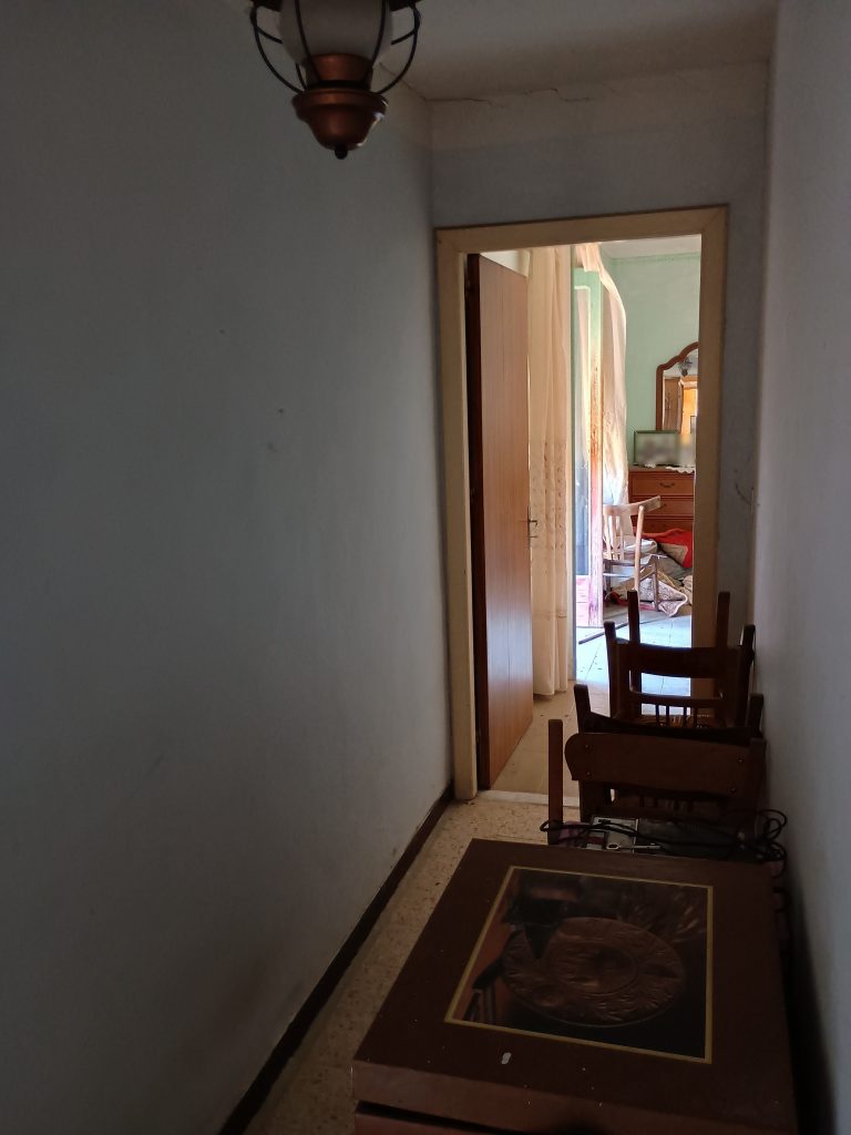 Casa indipendente con garage e terreno (c.da Lucarelli, 53)