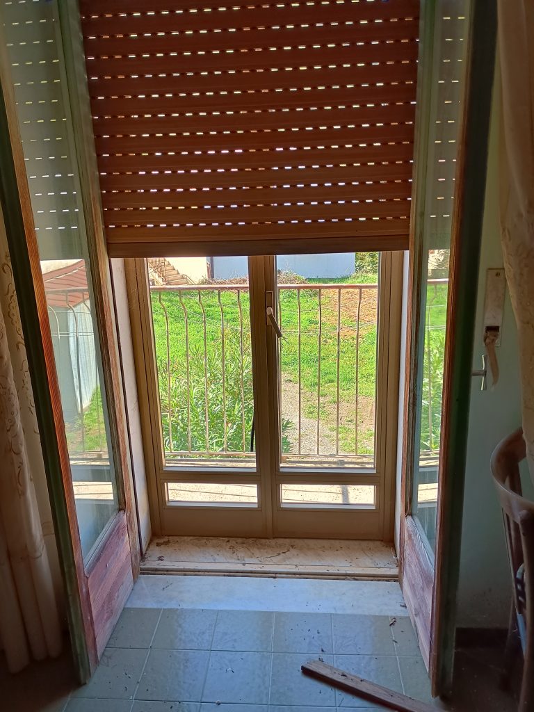 Casa indipendente con garage e terreno (c.da Lucarelli, 53)