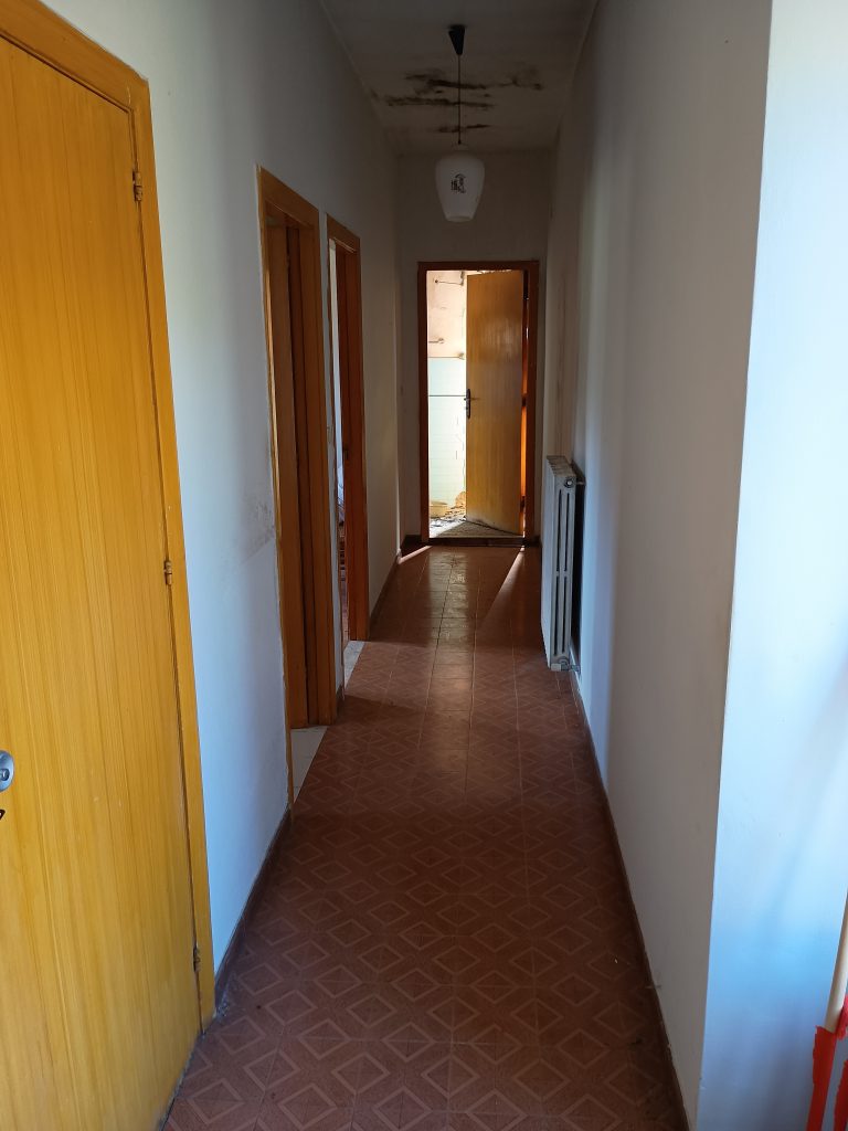 Casa indipendente con garage e terreno (c.da Lucarelli, 53)