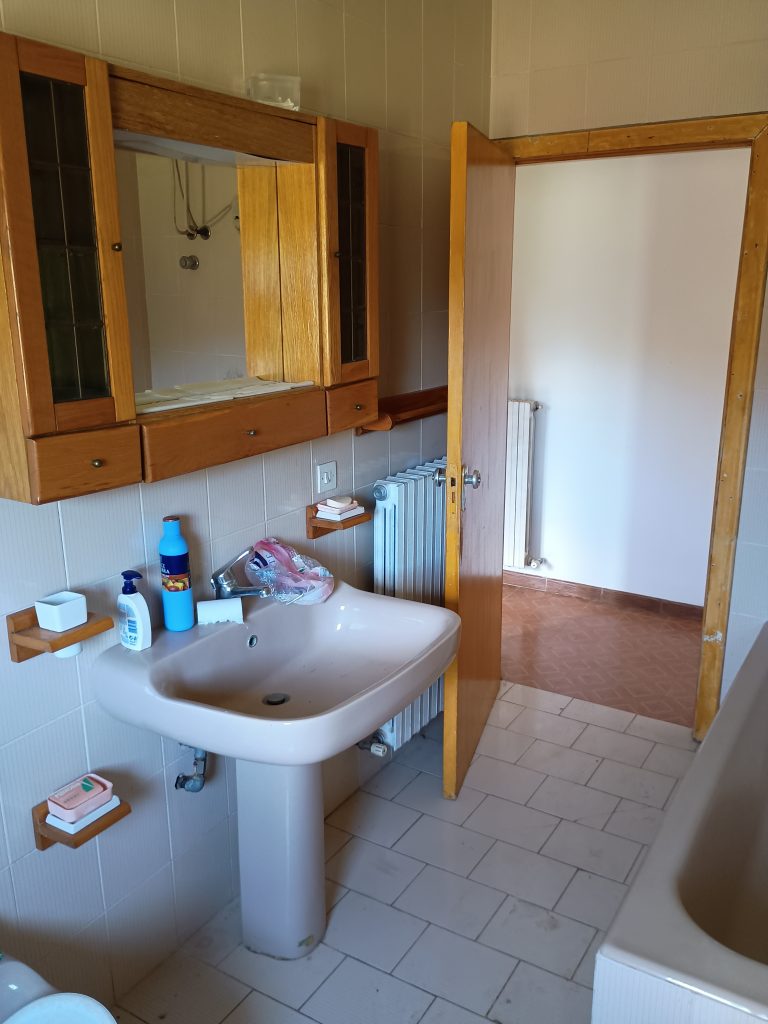 Casa indipendente con garage e terreno (c.da Lucarelli, 53)