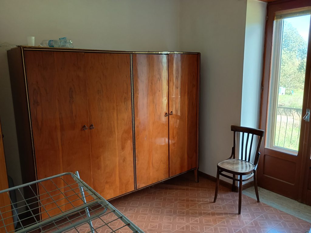 Casa indipendente con garage e terreno (c.da Lucarelli, 53)