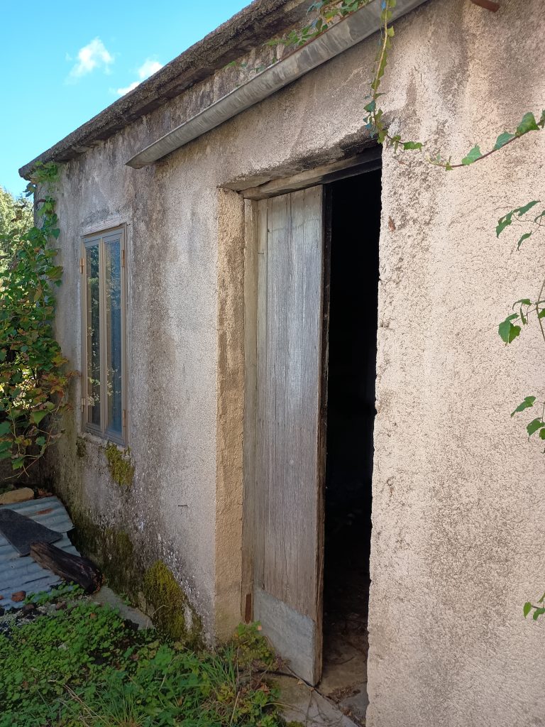 Casa indipendente con garage e terreno (c.da Lucarelli, 53)