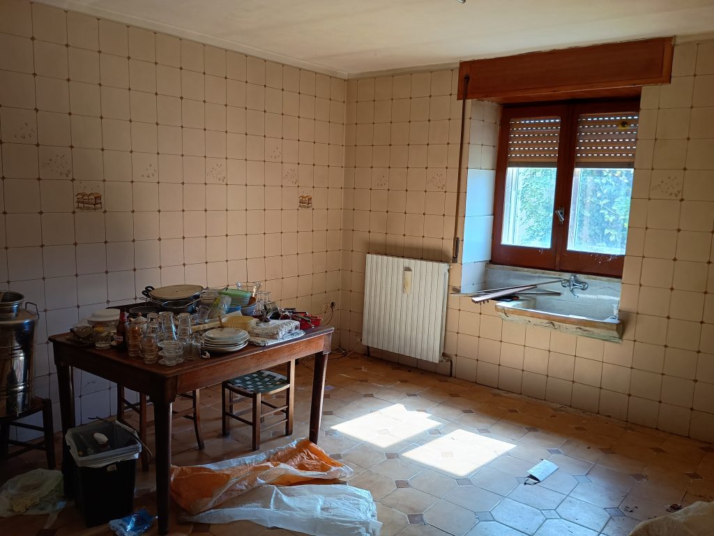 Casa indipendente con garage e terreno (c.da Lucarelli, 53)