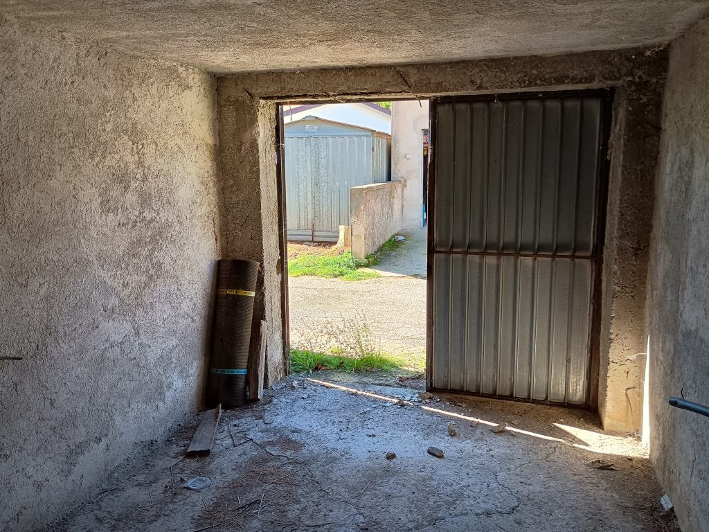 Casa indipendente con garage e terreno (c.da Lucarelli, 53)