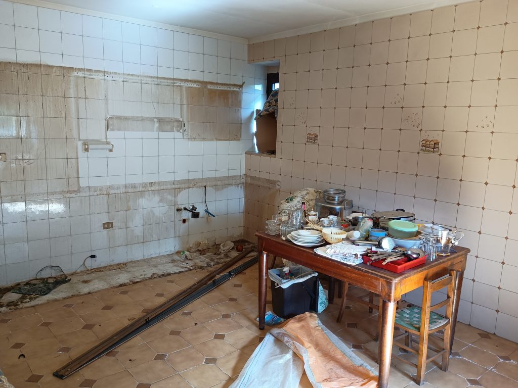 Casa indipendente con garage e terreno (c.da Lucarelli, 53)