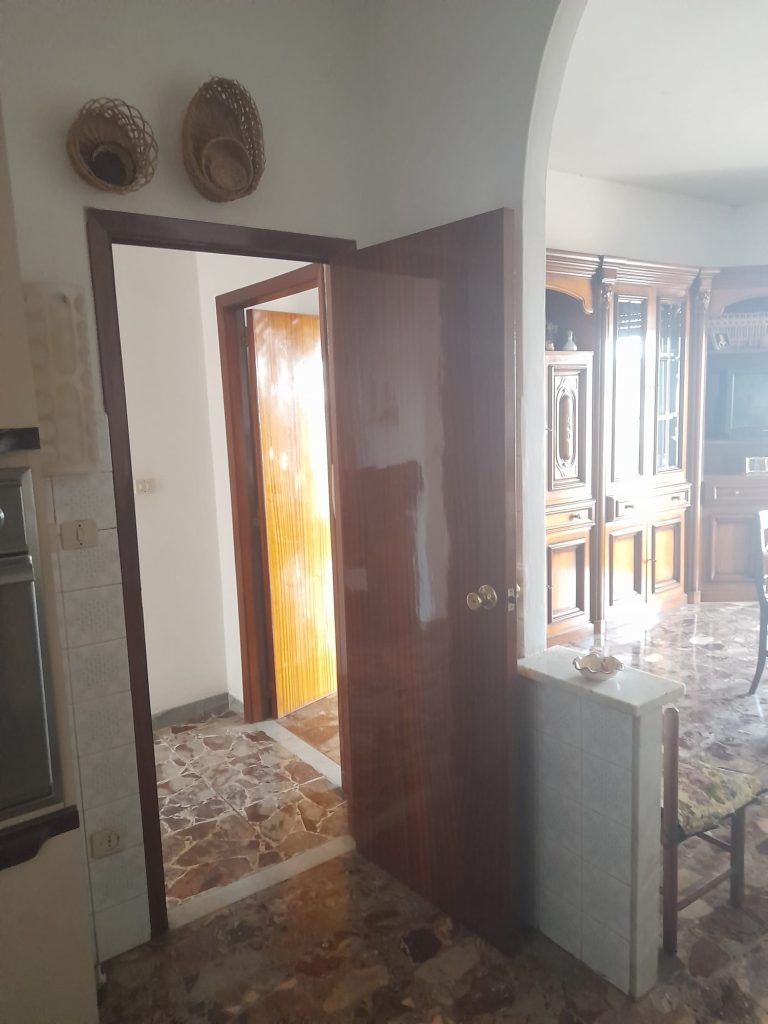 Casa indipendente con garage nel centro urbano (via Roma, 73)