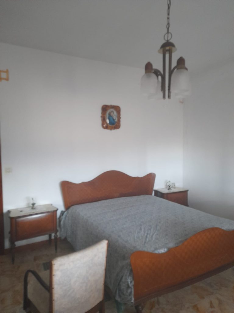 Casa indipendente con garage nel centro urbano (via Roma, 73)