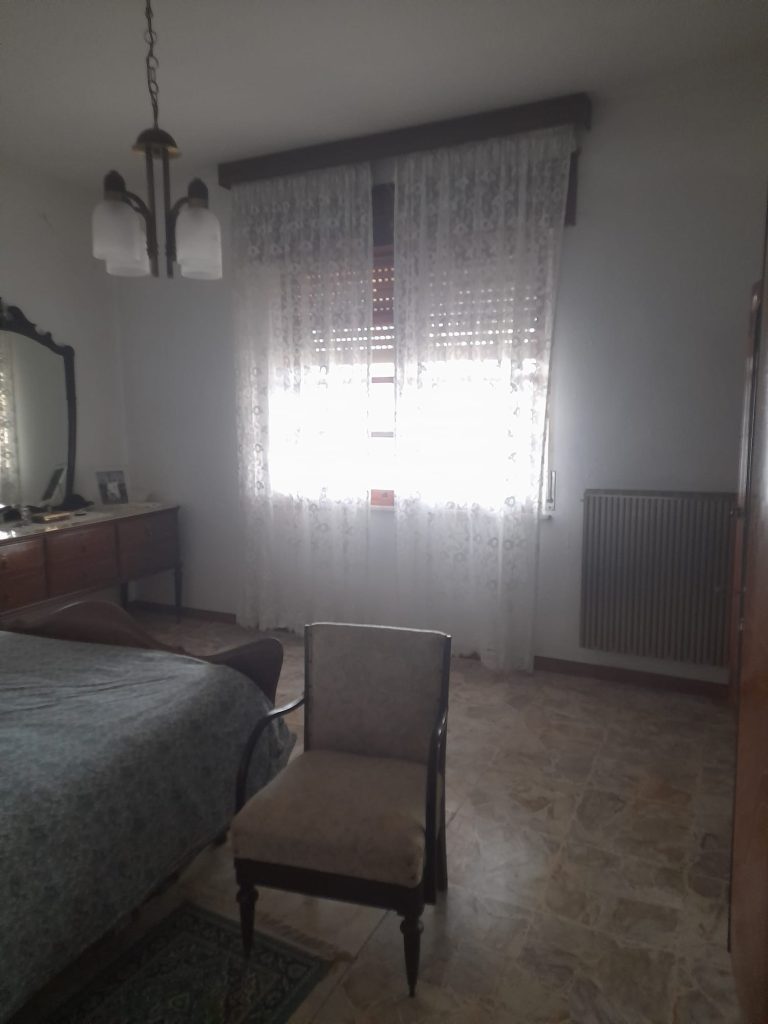 Casa indipendente con garage nel centro urbano (via Roma, 73)