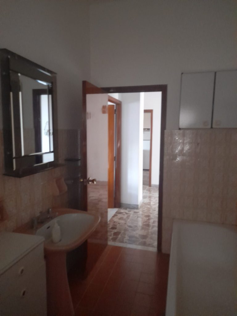 Casa indipendente con garage nel centro urbano (via Roma, 73)