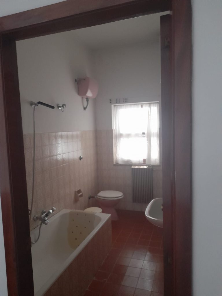 Casa indipendente con garage nel centro urbano (via Roma, 73)