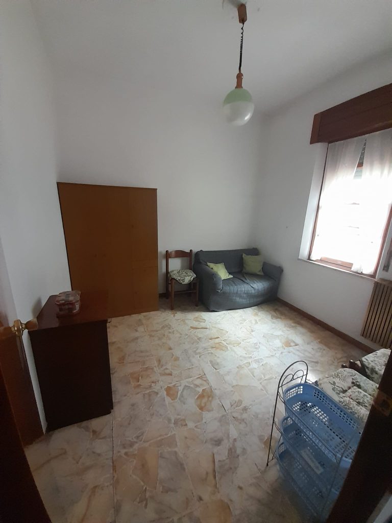 Casa indipendente con garage nel centro urbano (via Roma, 73)