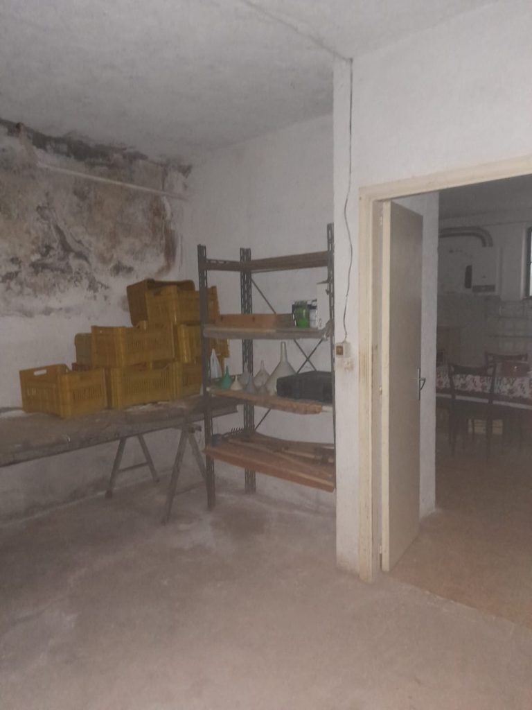 Casa indipendente con garage nel centro urbano (via Roma, 73)