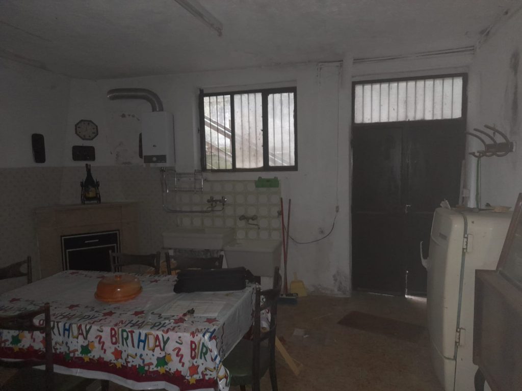 Casa indipendente con garage nel centro urbano (via Roma, 73)