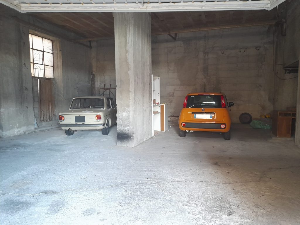 Casa indipendente con garage nel centro urbano (via Roma, 73)