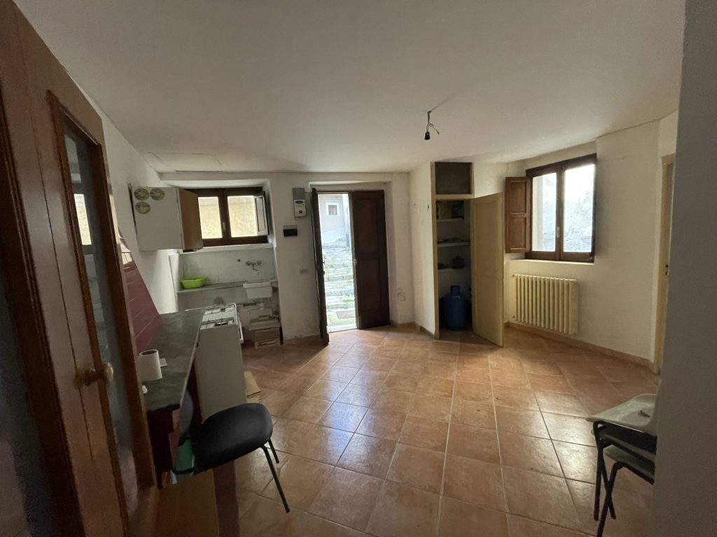 Casa indipendente nel centro storico (via Giotto, 12)