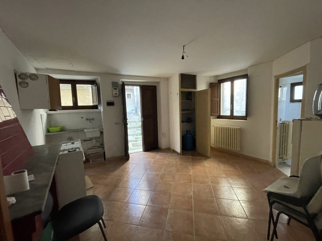 Casa indipendente nel centro storico (via Giotto, 12)