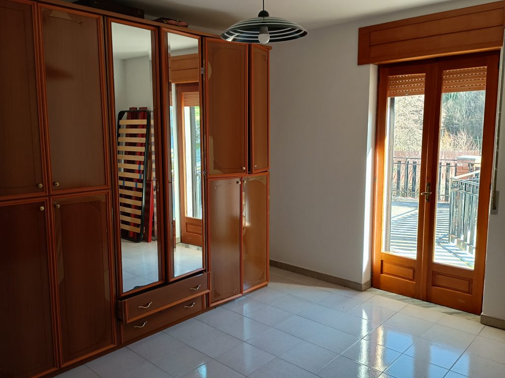 Casa indipendente con giardino e garage (c.da Cerri, 82)