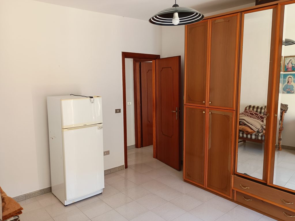 Casa indipendente con giardino e garage (c.da Cerri, 82)