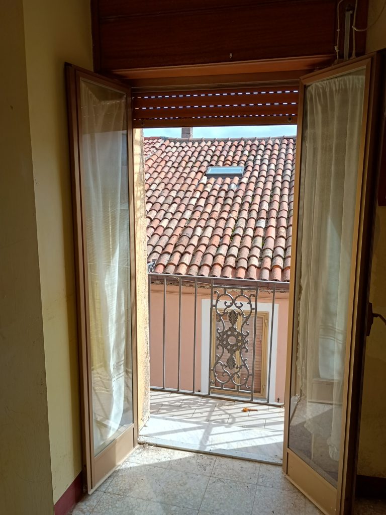 Casa indipendente nel centro urbano (via Foscolo, 16)