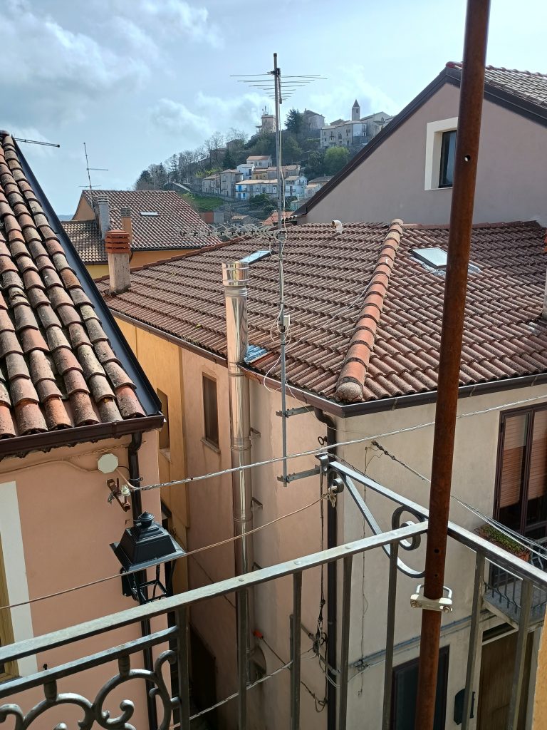 Casa indipendente nel centro urbano (via Foscolo, 16)