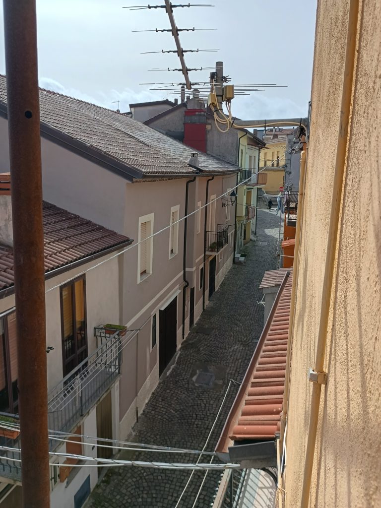 Casa indipendente nel centro urbano (via Foscolo, 16)
